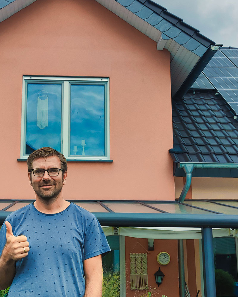 Infravoltaic Kunden mit ihrer Infravoltaic Energielösung